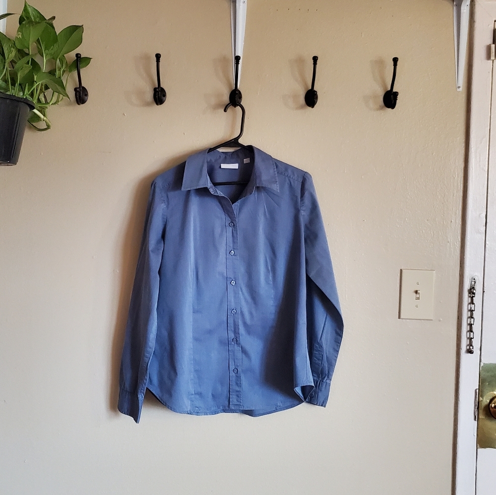 Womens fitted button down shirt